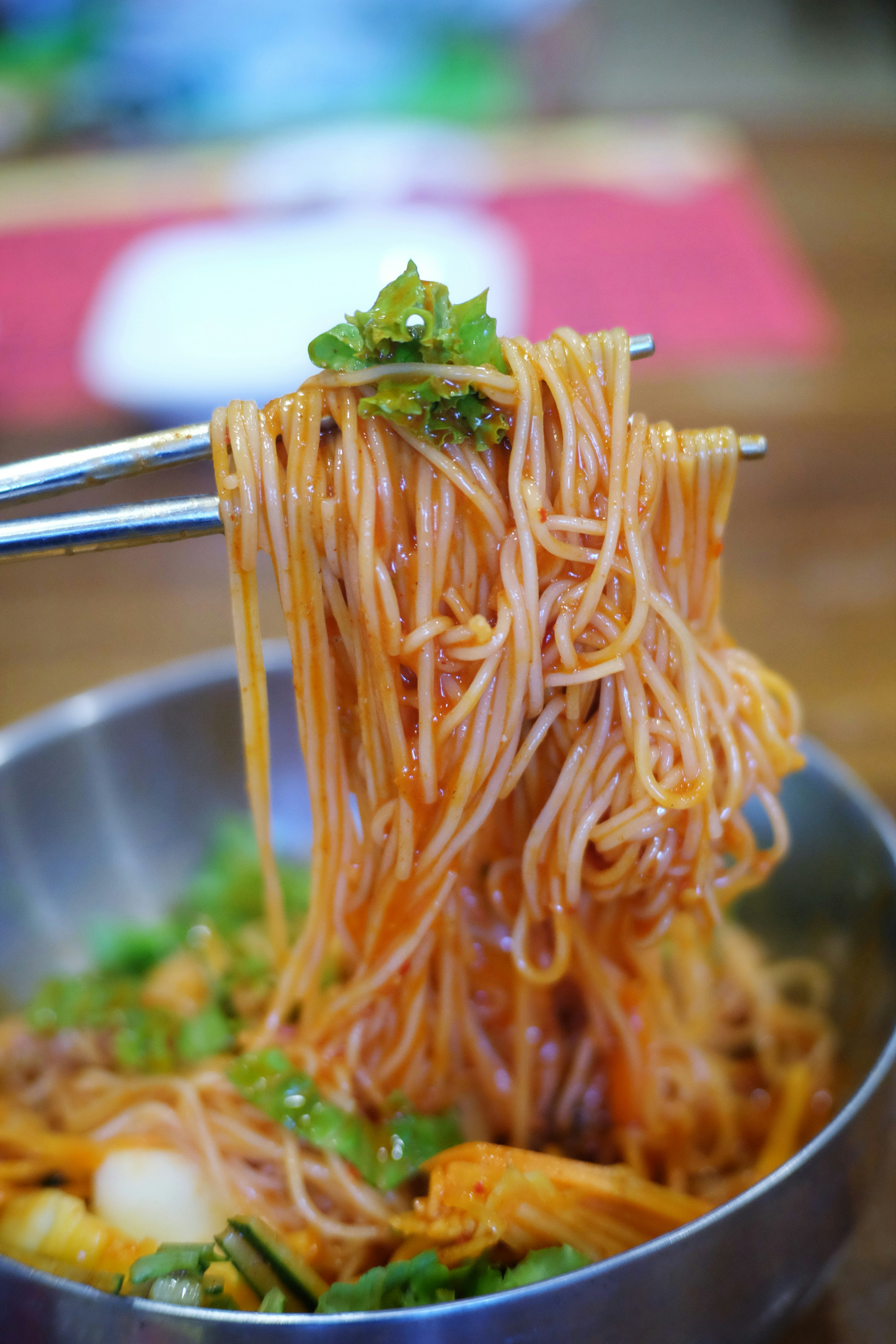 Japchae — szklany makaron z warzywami